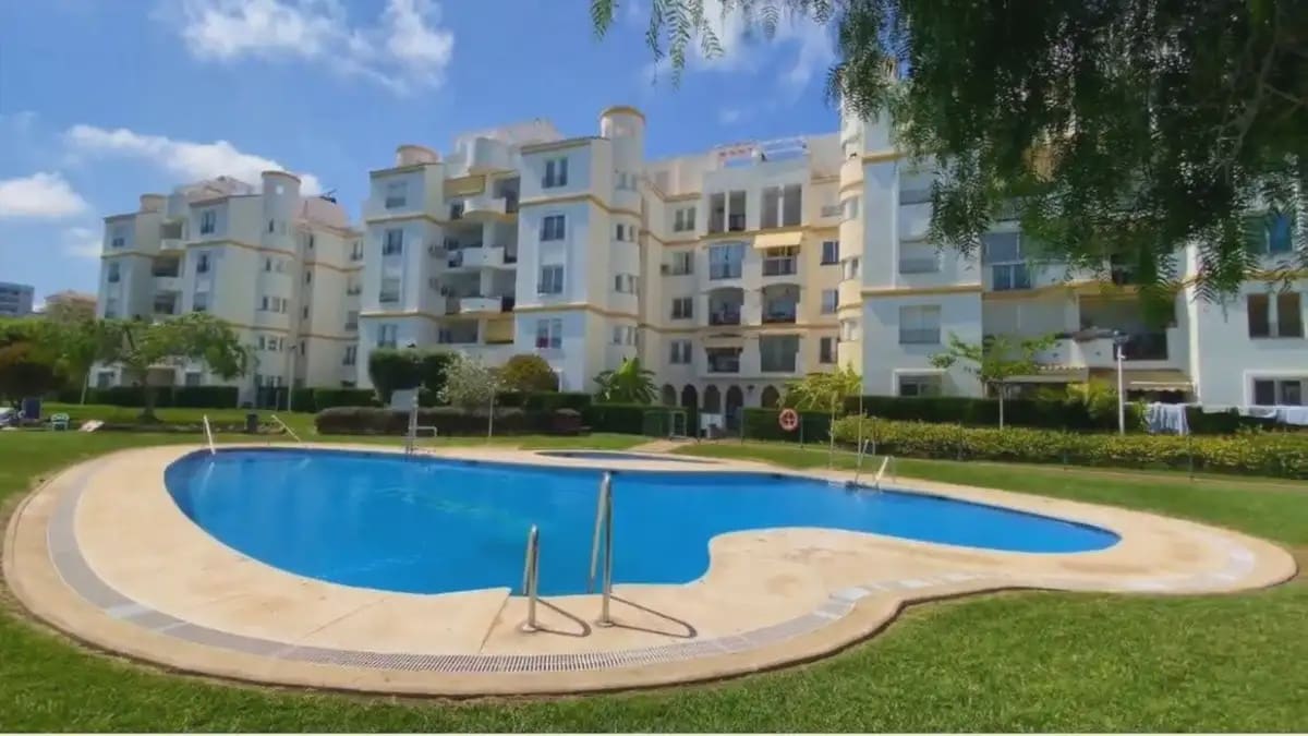 1 sypialnia Apartament na sprzedaż w Benalmadena z basenem garażem - 291 600 € (Ref: 9782872)