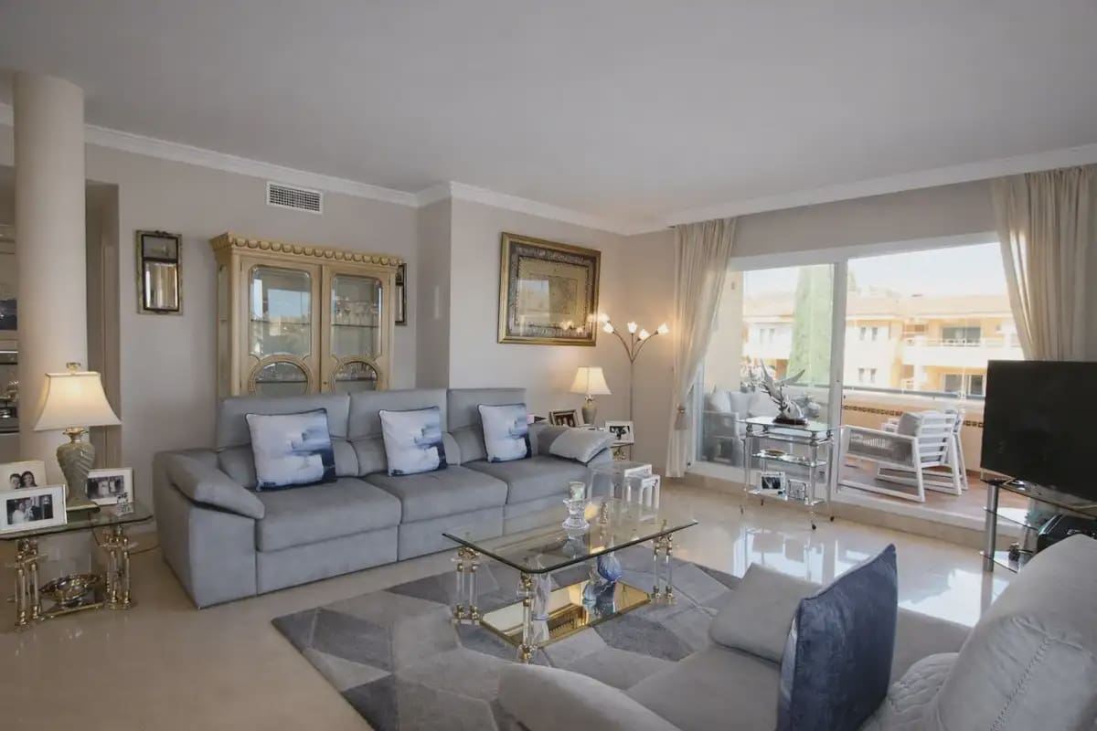 3 chambre Penthouse à vendre à Marbella avec piscine garage - 599 000 € (Ref: 9798448)