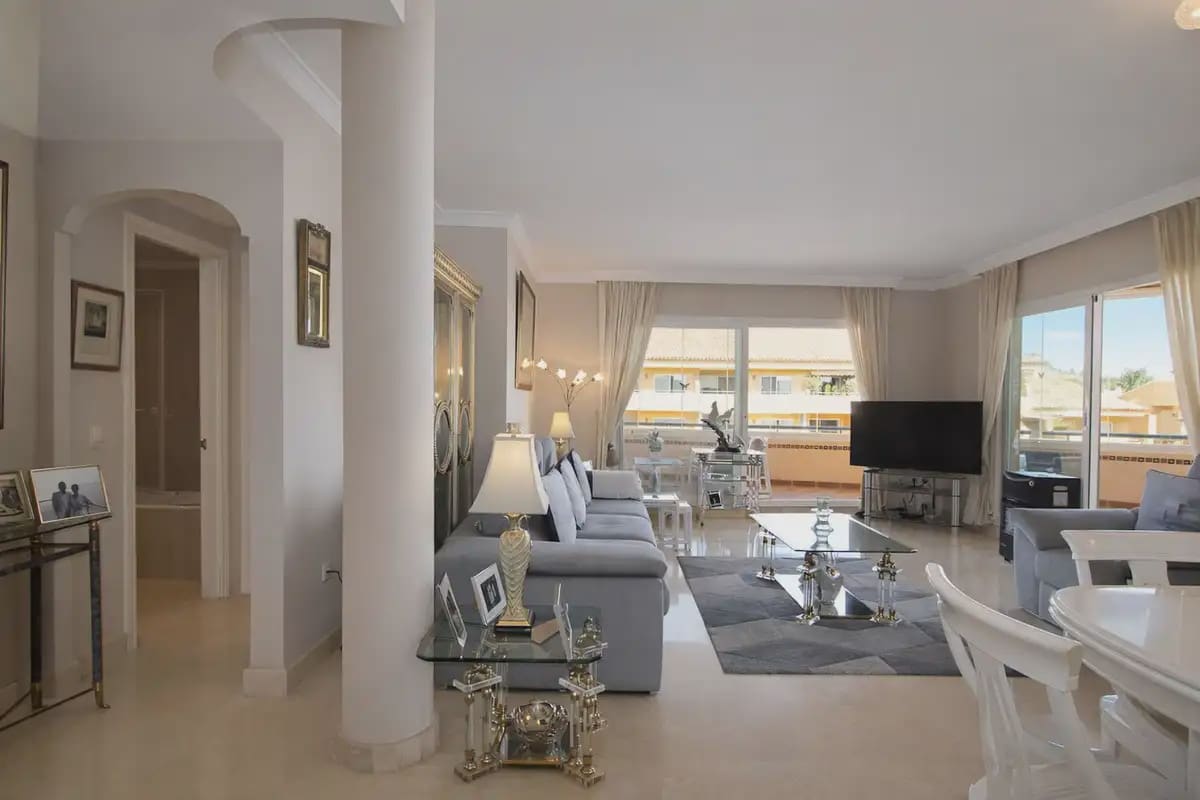 3 chambre Penthouse à vendre à Marbella avec piscine garage - 599 000 € (Ref: 9798448)