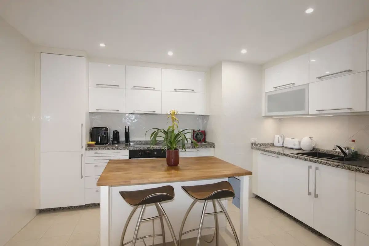 3 chambre Penthouse à vendre à Marbella avec piscine garage - 599 000 € (Ref: 9798448)