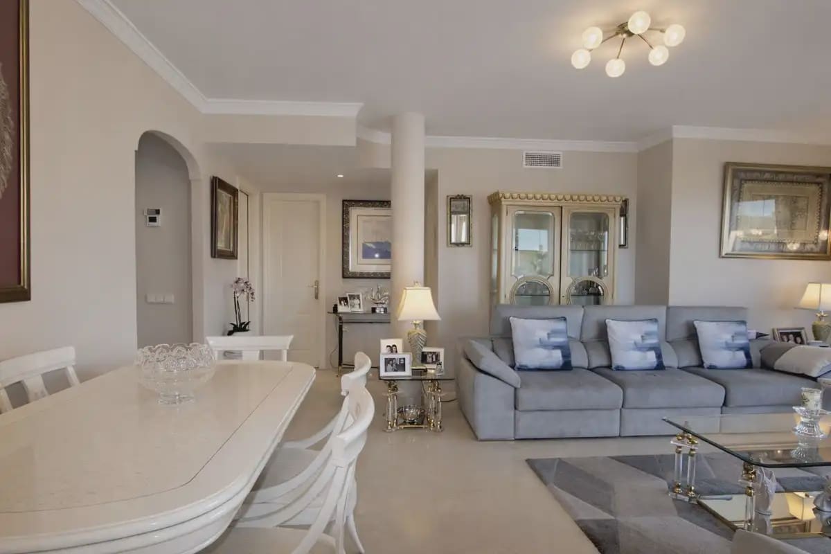 3 chambre Penthouse à vendre à Marbella avec piscine garage - 599 000 € (Ref: 9798448)