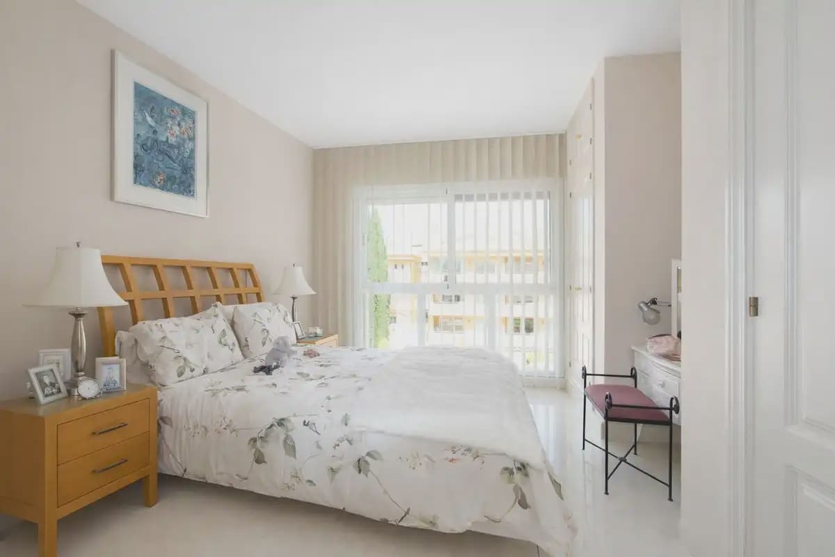 3 chambre Penthouse à vendre à Marbella avec piscine garage - 599 000 € (Ref: 9798448)