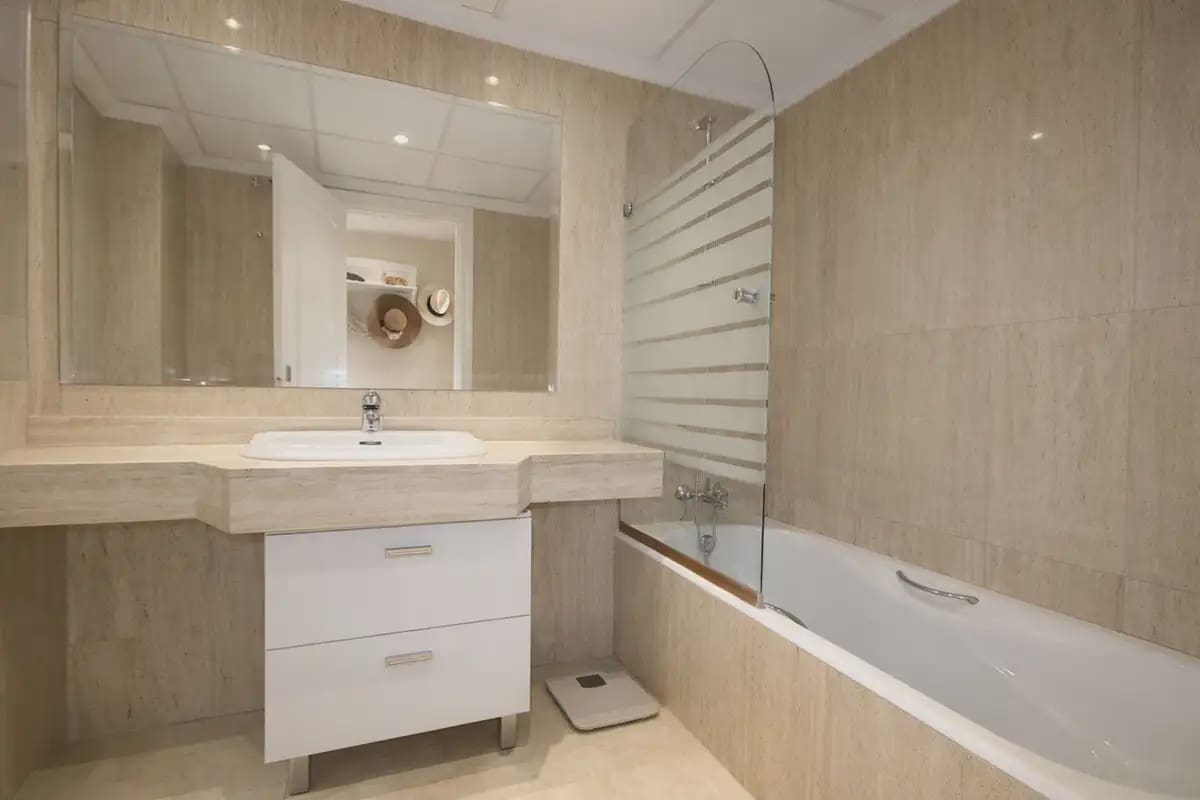 3 chambre Penthouse à vendre à Marbella avec piscine garage - 599 000 € (Ref: 9798448)