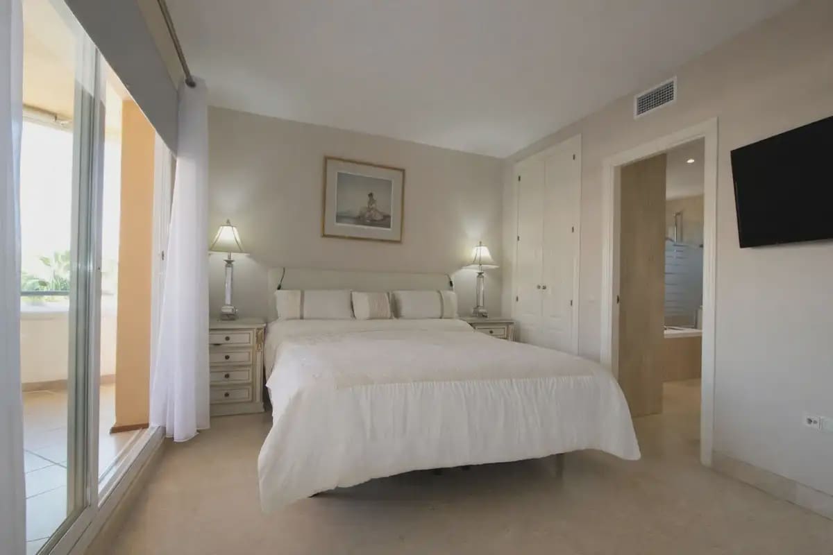 3 chambre Penthouse à vendre à Marbella avec piscine garage - 599 000 € (Ref: 9798448)