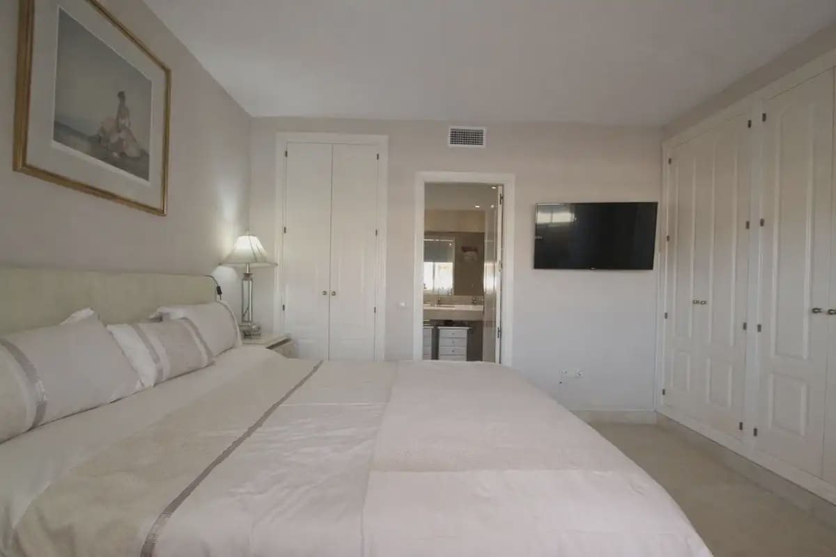 3 chambre Penthouse à vendre à Marbella avec piscine garage - 599 000 € (Ref: 9798448)