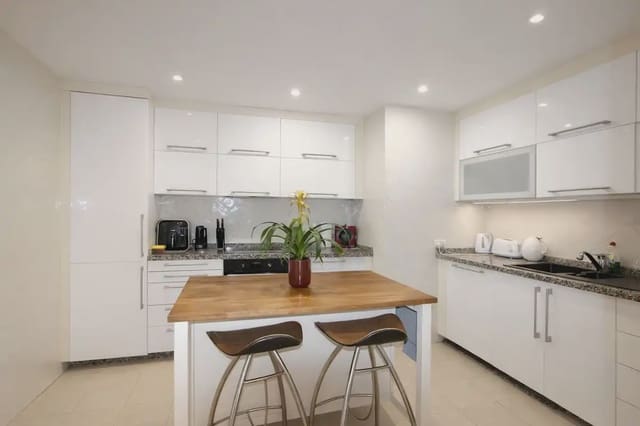 3 chambre Penthouse à vendre à Elviria, Marbella avec piscine garage - 599 000 € (Ref: 9798448)