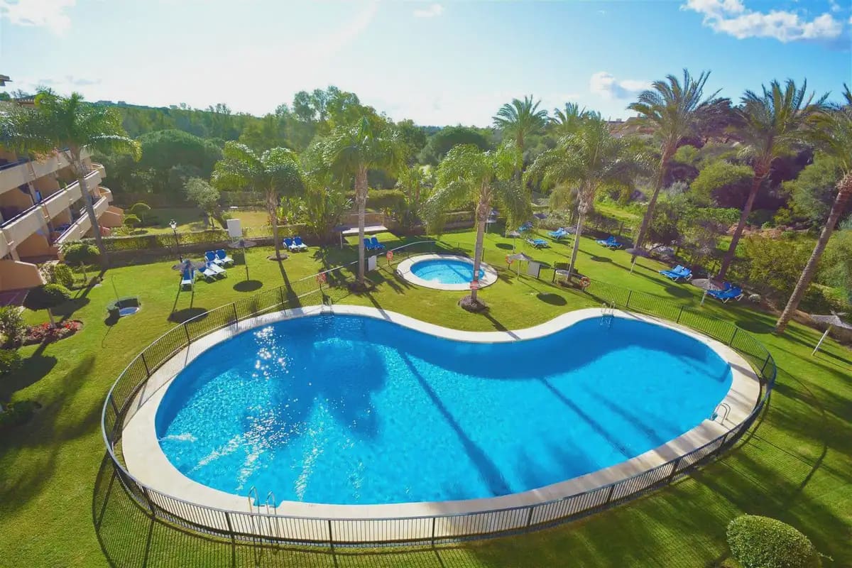 3 chambre Penthouse à vendre à Marbella avec piscine garage - 599 000 € (Ref: 9798448)