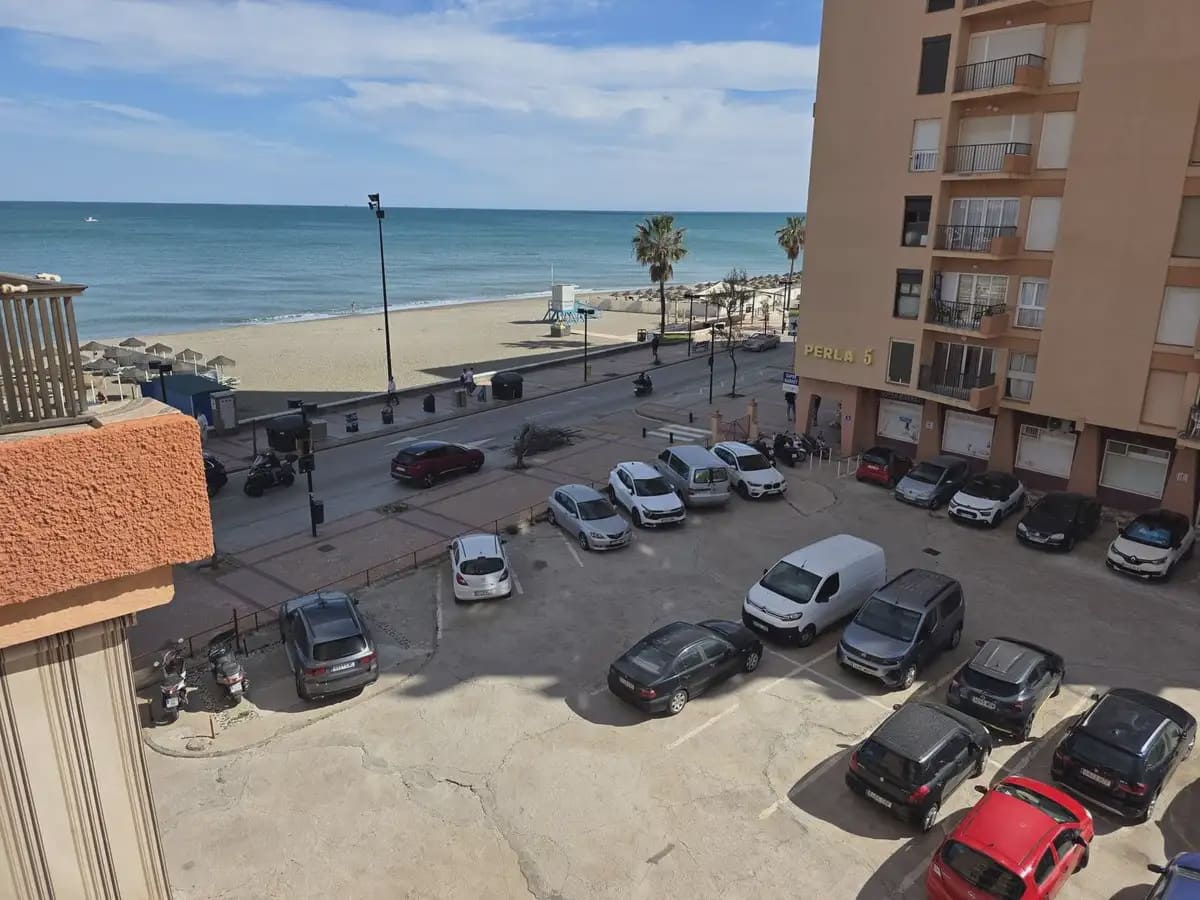 2 soveværelse Strandlejlighed til salg i Fuengirola med garage - € 320.000 (Ref: 9798454)
