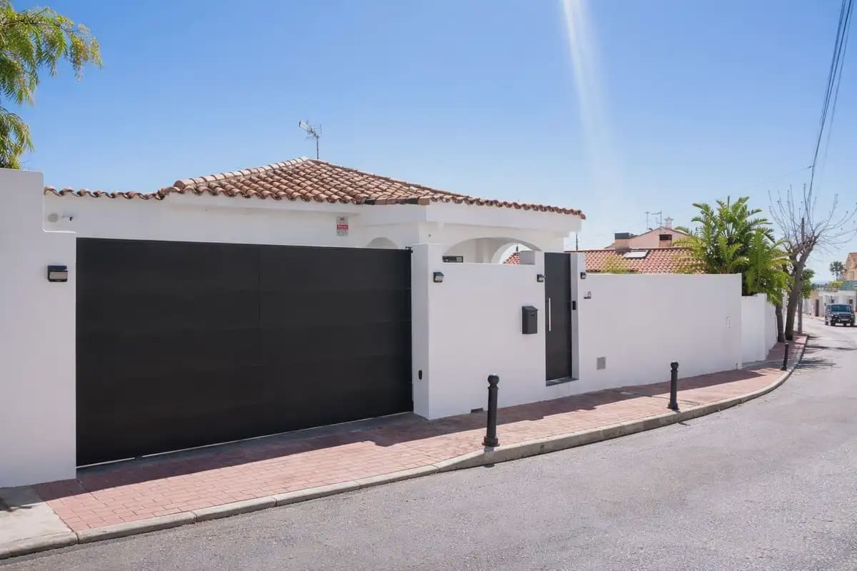 3 slaapkamer Villa te koop in Benalmadena met zwembad - € 766.000 (Ref: 9798455)