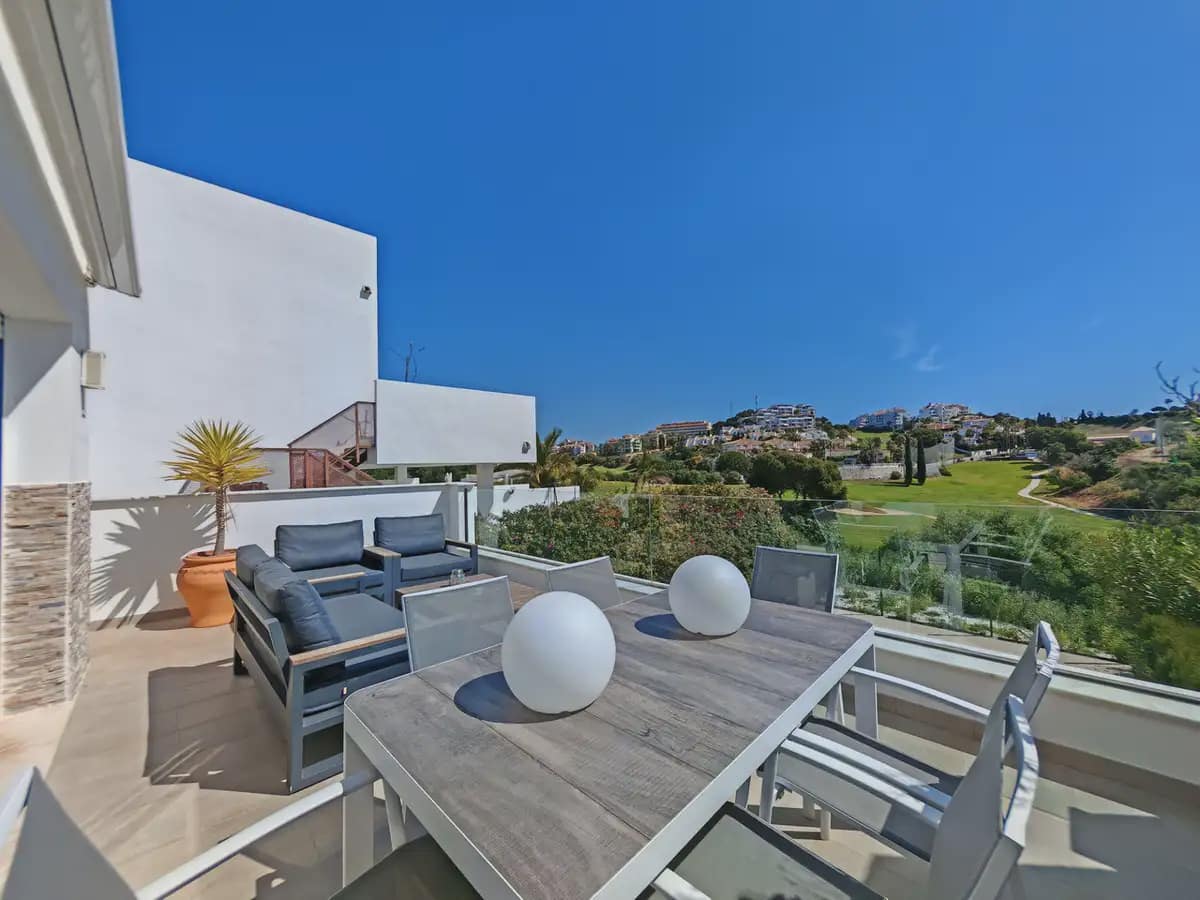 3 soveværelse Semi-Rækkehus til salg i Mijas med swimmingpool garage - € 900.000 (Ref: 9798459)