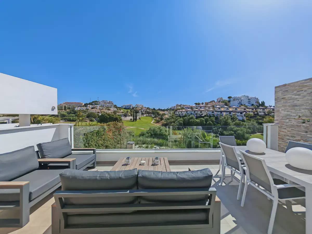 3 soveværelse Semi-Rækkehus til salg i Mijas med swimmingpool garage - € 900.000 (Ref: 9798459)