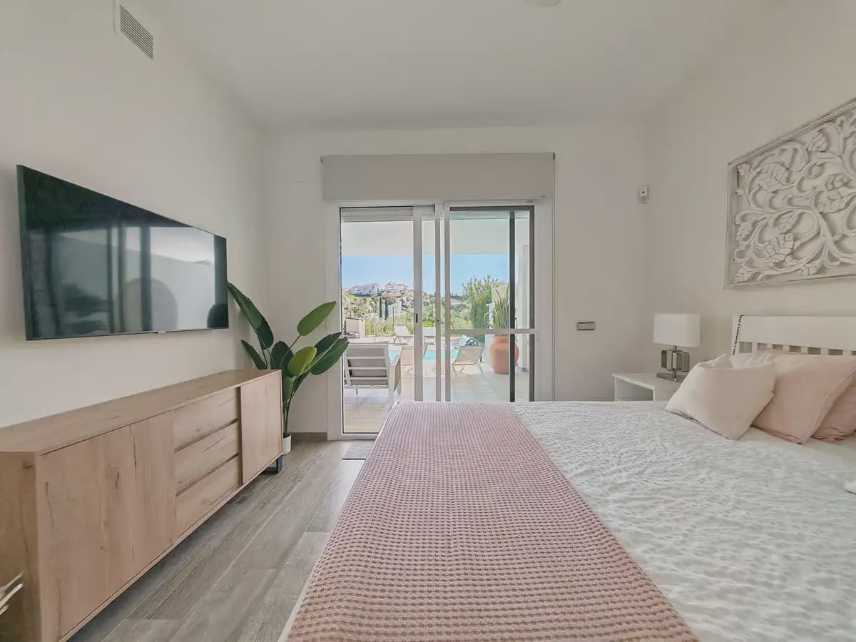 3 soveværelse Semi-Rækkehus til salg i Mijas med swimmingpool garage - € 900.000 (Ref: 9798459)