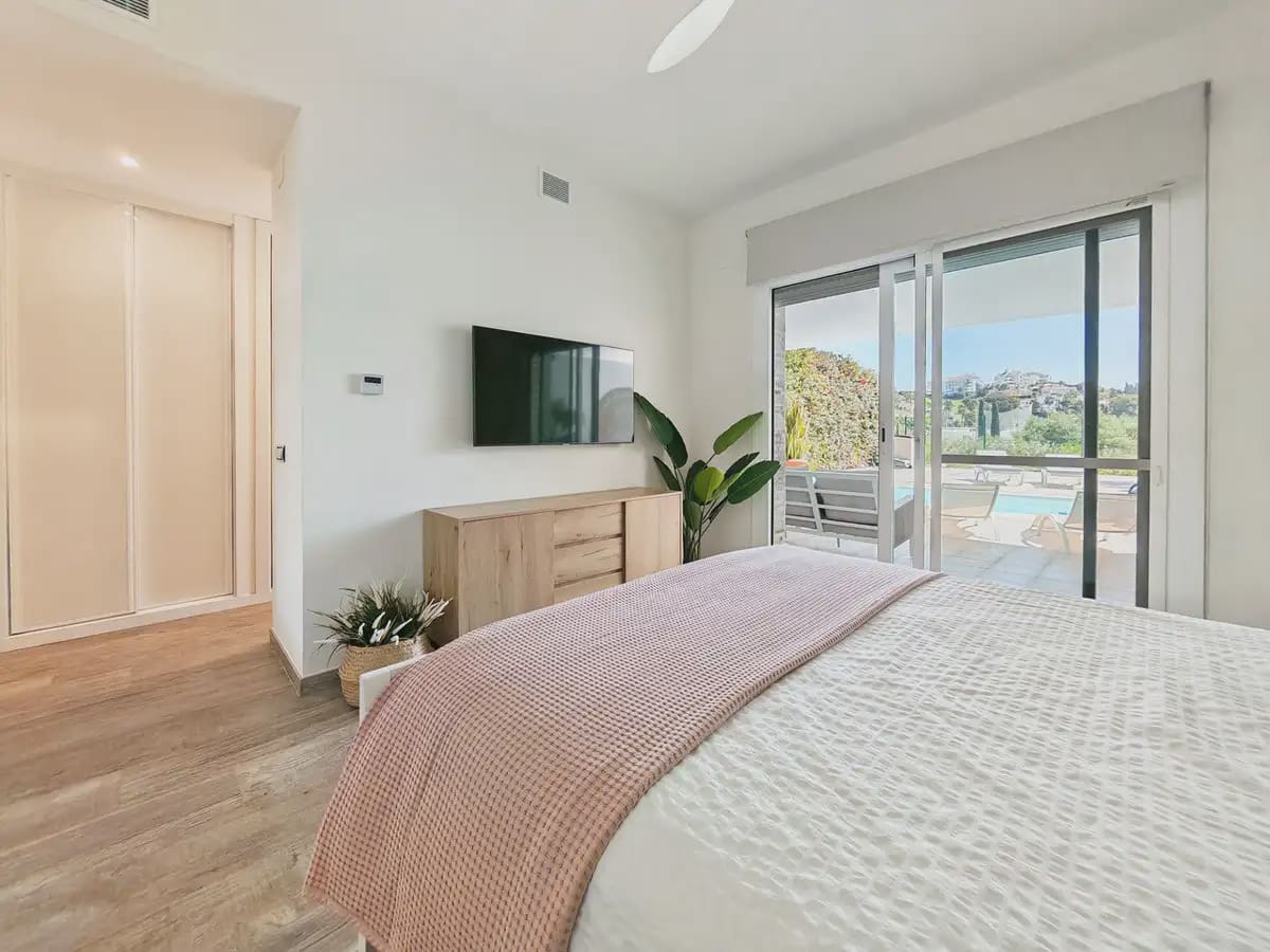 3 soveværelse Semi-Rækkehus til salg i Mijas med swimmingpool garage - € 900.000 (Ref: 9798459)