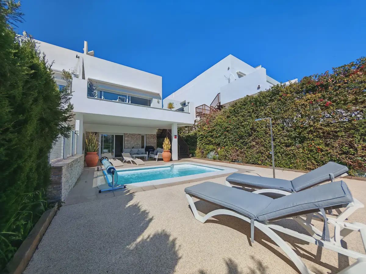 3 soveværelse Semi-Rækkehus til salg i Mijas med swimmingpool garage - € 900.000 (Ref: 9798459)