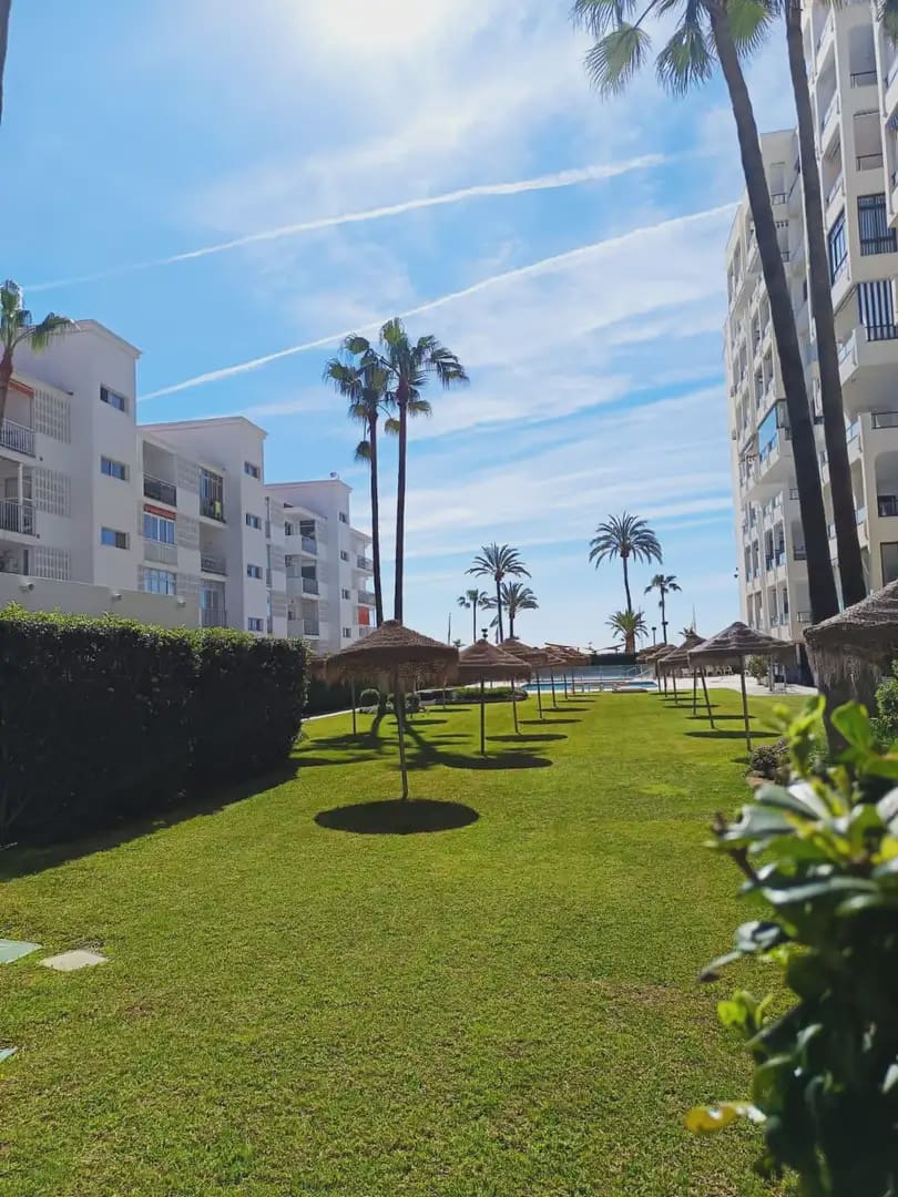 2 makuuhuone Huoneisto myytävänä paikassa Fuengirola mukana uima-altaan 
autotalli - 499 000 € (Ref: 9802594)