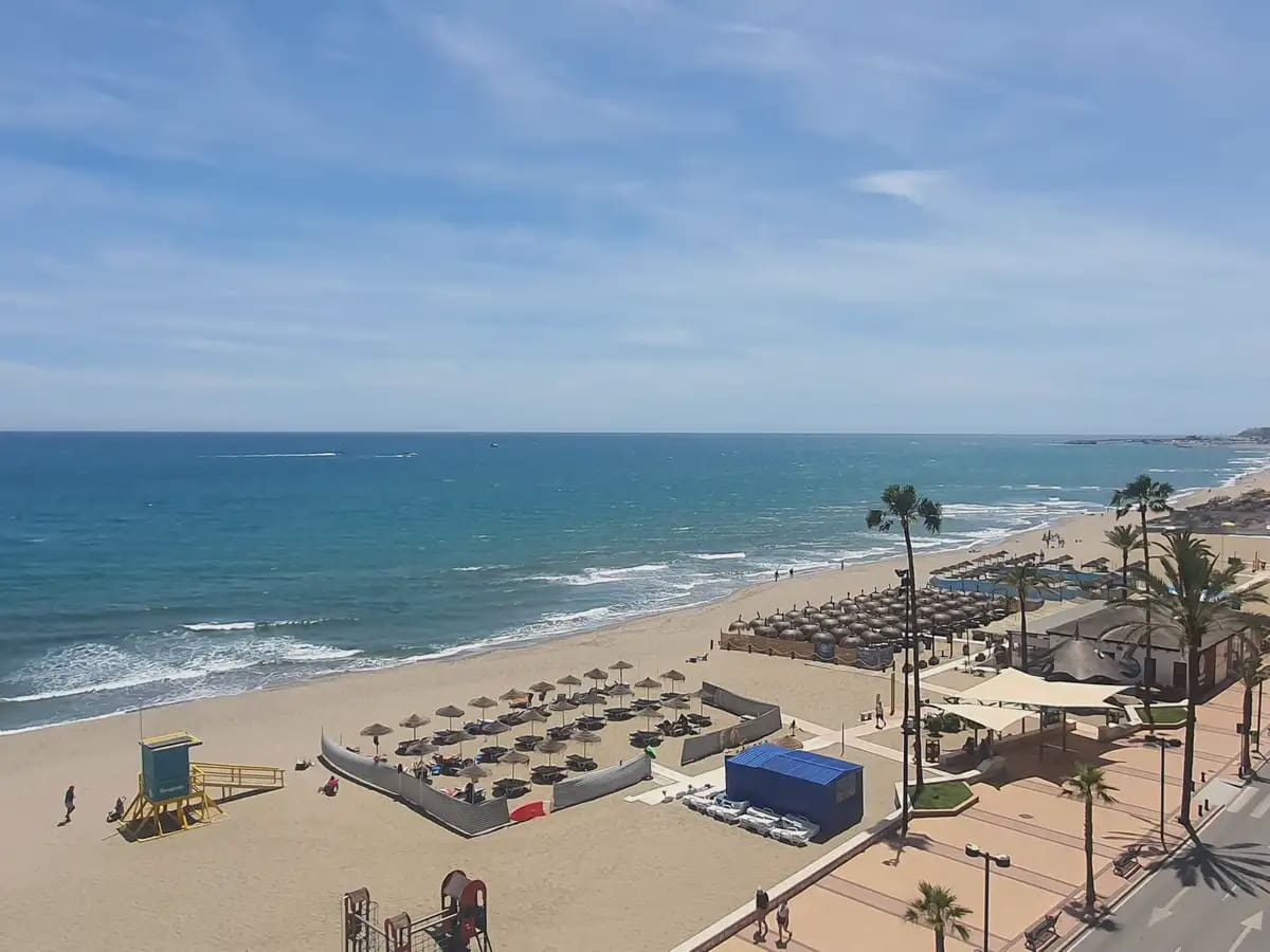 3 bedroom Beach Apartment for sale in Fuengirola with pool garage - € 1,000,000 (Ref: 9820726)