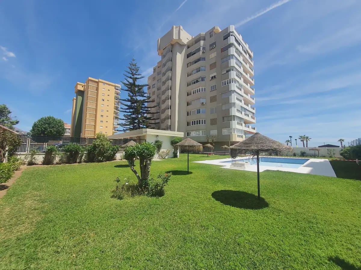 3 bedroom Beach Apartment for sale in Fuengirola with pool garage - € 1,000,000 (Ref: 9820726)