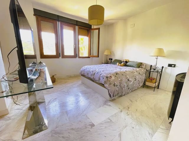 4 quarto Moradia Geminada para venda em Calahonda, Mijas com piscina garagem - 695 000 € (Ref: 9821764)