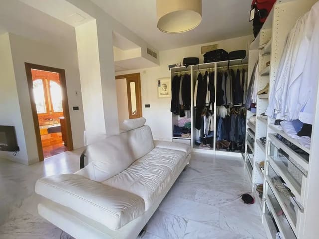4 quarto Moradia Geminada para venda em Calahonda, Mijas com piscina garagem - 695 000 € (Ref: 9821764)
