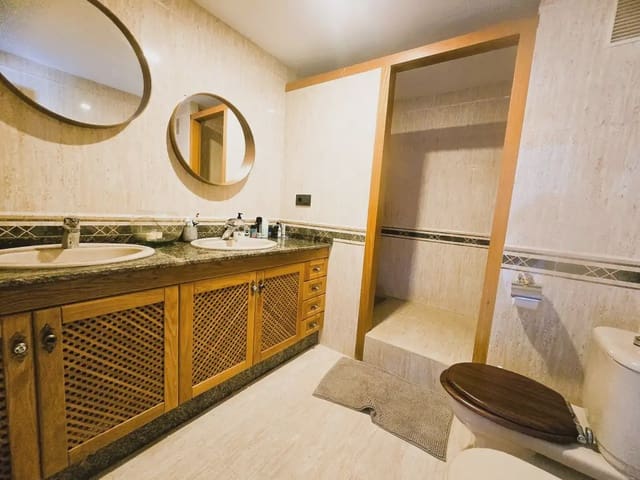 4 quarto Moradia Geminada para venda em Calahonda, Mijas com piscina garagem - 695 000 € (Ref: 9821764)