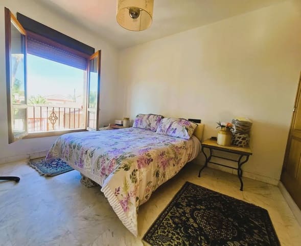 4 quarto Moradia Geminada para venda em Calahonda, Mijas com piscina garagem - 695 000 € (Ref: 9821764)