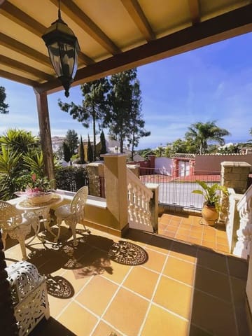 4 quarto Moradia Geminada para venda em Calahonda, Mijas com piscina garagem - 695 000 € (Ref: 9821764)