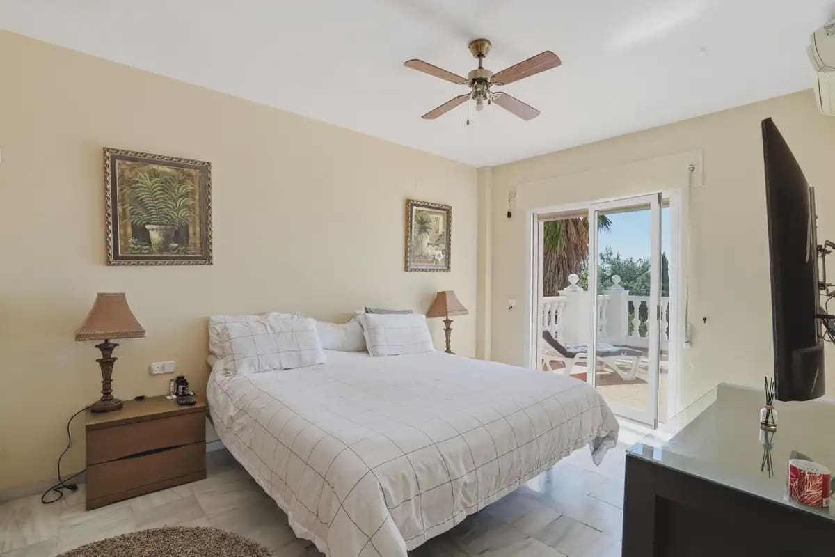 6 soverom Villa til salgs i Benalmadena med svømmebasseng garasje - € 1 495 000 (Ref: 9821772)