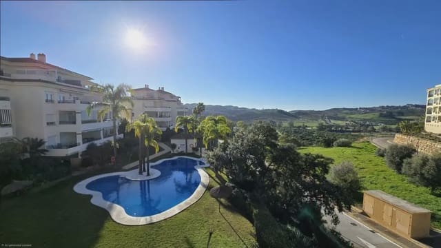 Apartamento de 2 habitaciones en Mijas Golf, Mijas en venta con piscina garaje - 329.000 € (Ref: 9821774)