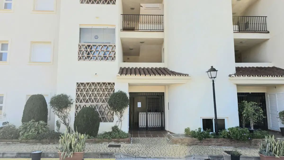 Apartamento de 2 habitaciones en Mijas en venta con piscina garaje - 329.000 € (Ref: 9821774)