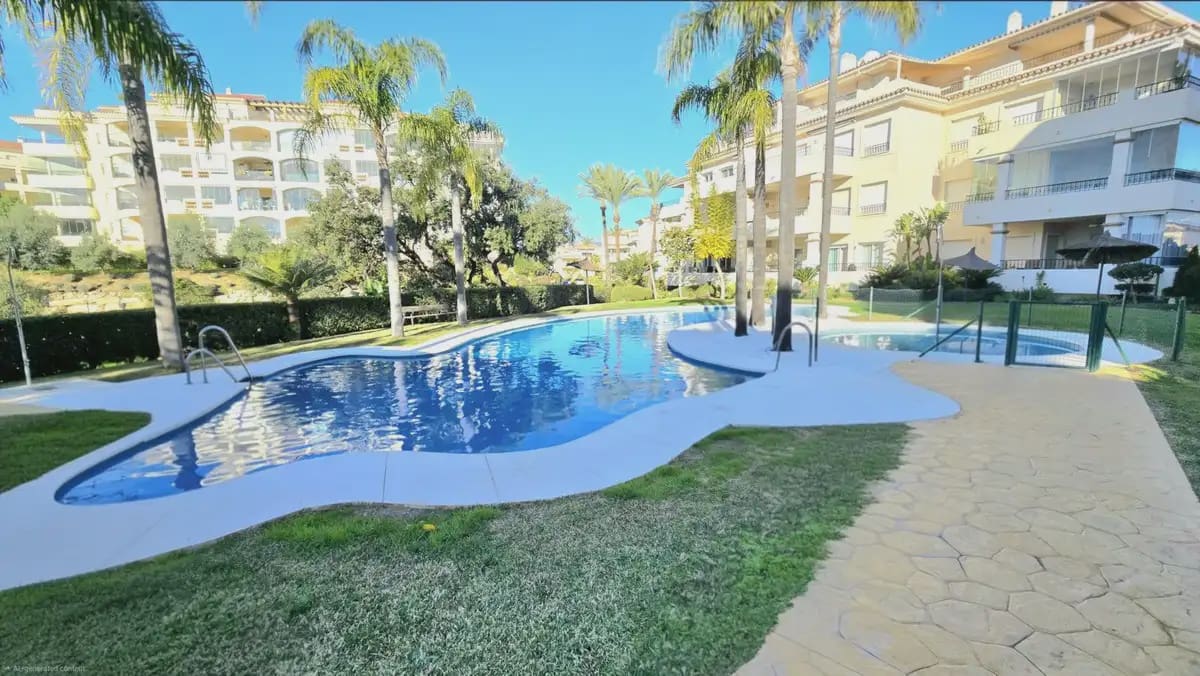 Apartamento de 2 habitaciones en Mijas en venta con piscina garaje - 329.000 € (Ref: 9821774)