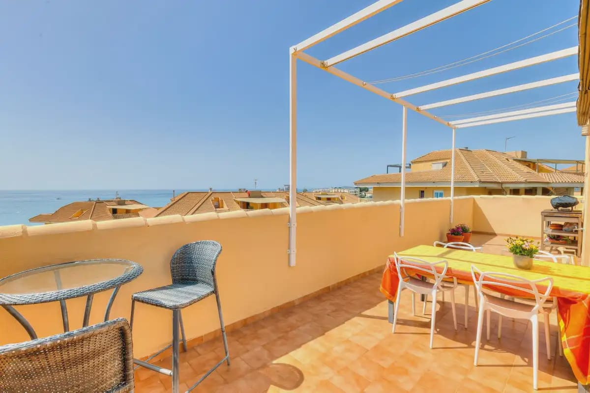 2 soveværelse Penthouse til salg i Fuengirola med swimmingpool - € 565.000 (Ref: 9821775)