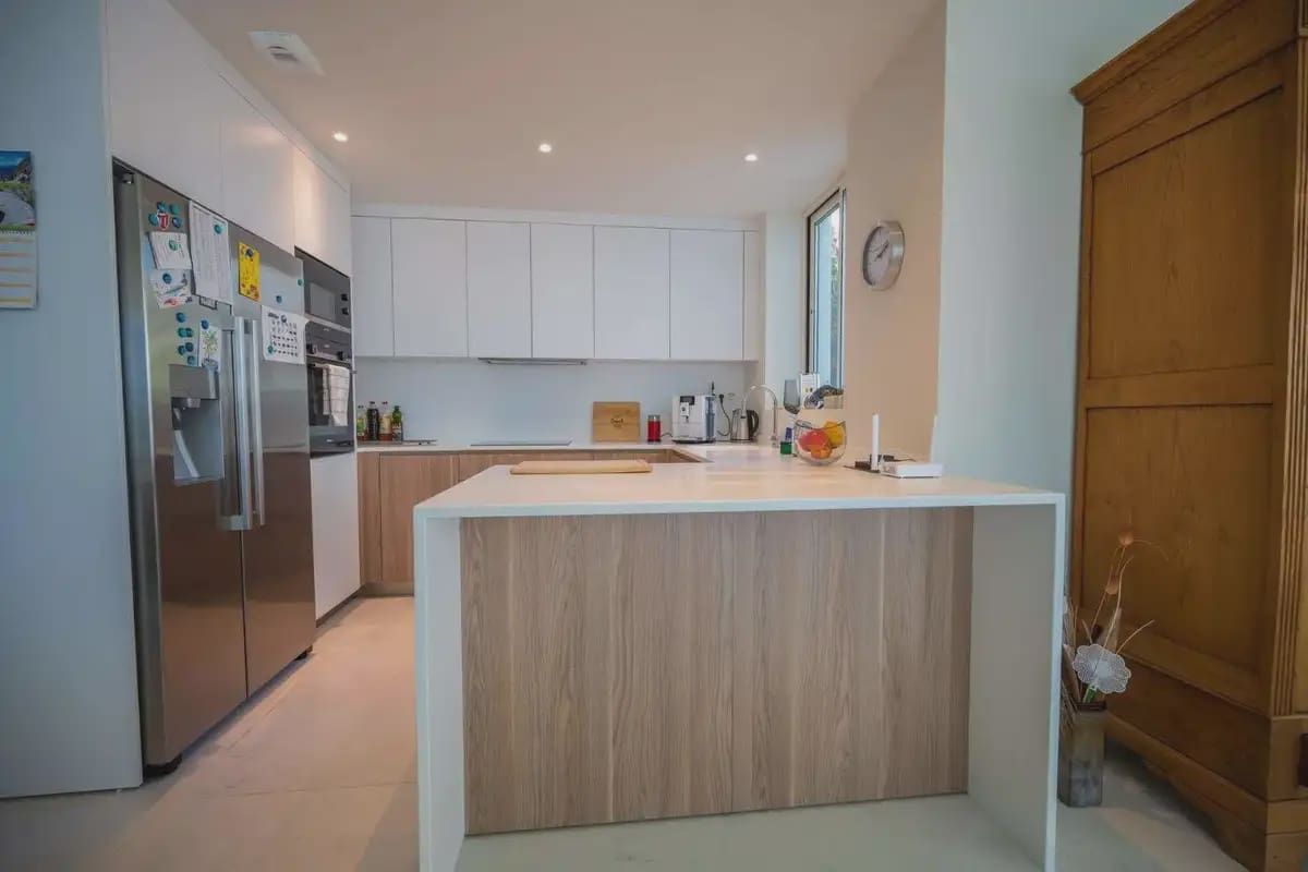 3 sypialnia Apartament na sprzedaż w Marbella z basenem garażem - 1 320 000 € (Ref: 9821789)