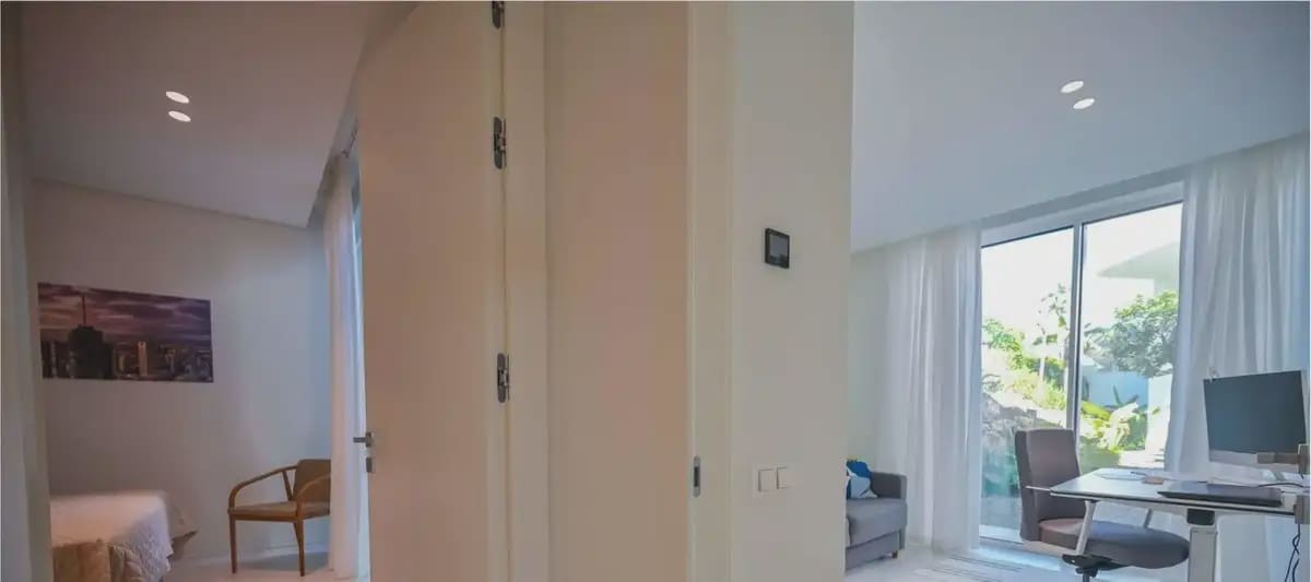 3 sypialnia Apartament na sprzedaż w Marbella z basenem garażem - 1 320 000 € (Ref: 9821789)