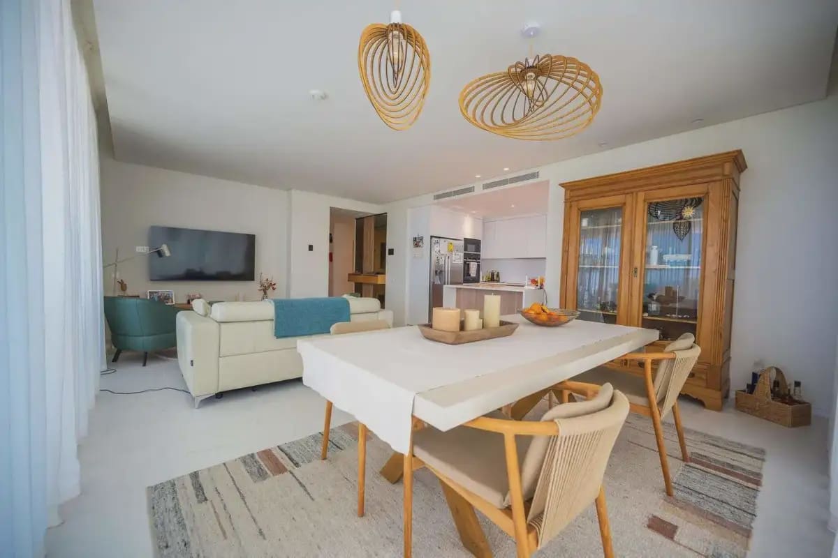 3 sypialnia Apartament na sprzedaż w Marbella z basenem garażem - 1 320 000 € (Ref: 9821789)