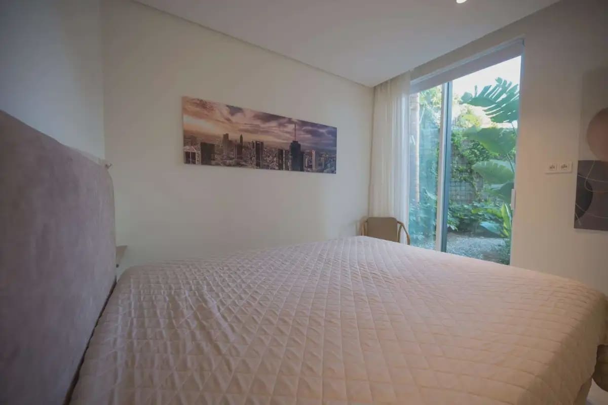 3 sypialnia Apartament na sprzedaż w Marbella z basenem garażem - 1 320 000 € (Ref: 9821789)