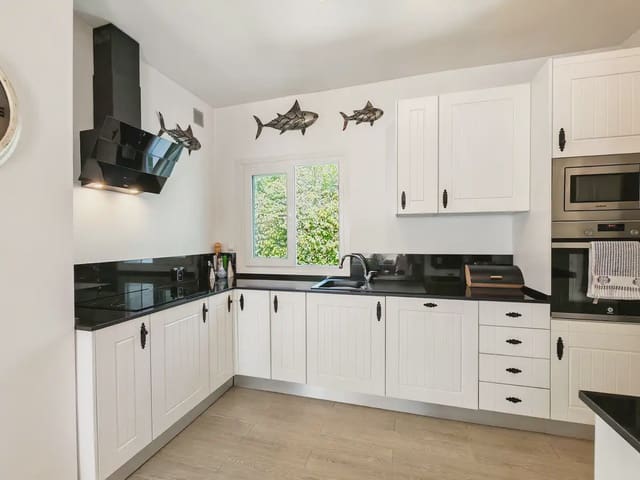 3 sypialnia Willa na sprzedaż w Calahonda, Mijas z basenem garażem - 1 155 000 € (Ref: 9838513)