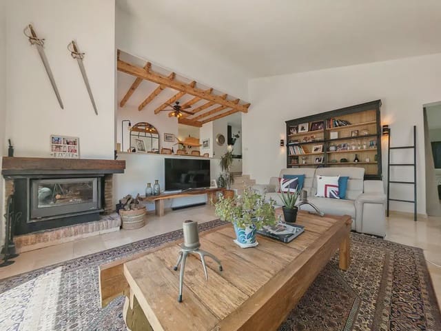 3 sypialnia Willa na sprzedaż w Calahonda, Mijas z basenem garażem - 1 155 000 € (Ref: 9838513)