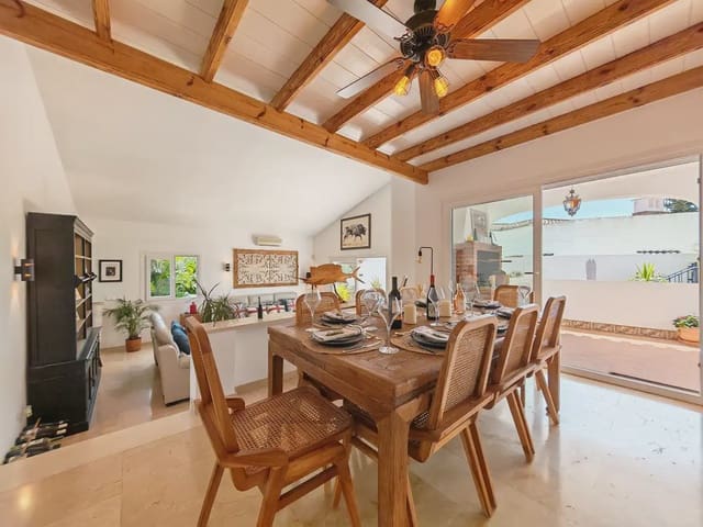 3 sypialnia Willa na sprzedaż w Calahonda, Mijas z basenem garażem - 1 155 000 € (Ref: 9838513)