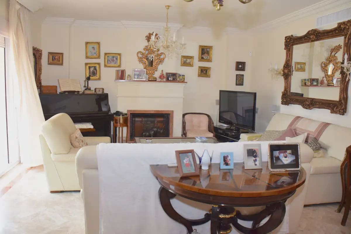 5 soveværelse Semi-Rækkehus til salg i Marbella med swimmingpool garage - € 1.500.000 (Ref: 9838514)