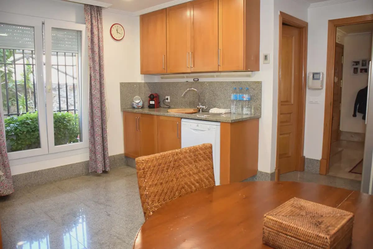 5 soveværelse Semi-Rækkehus til salg i Marbella med swimmingpool garage - € 1.500.000 (Ref: 9838514)