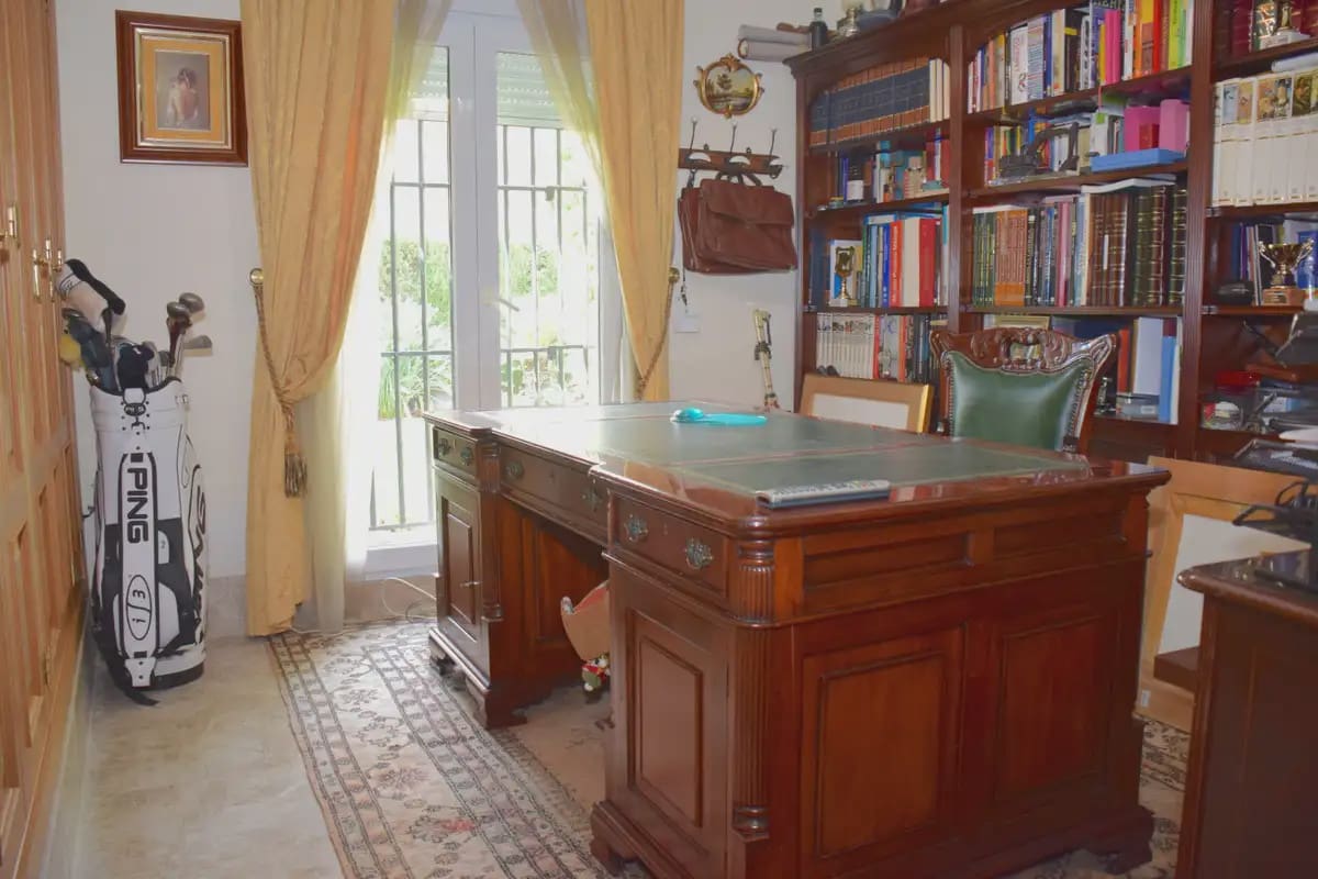 5 soveværelse Semi-Rækkehus til salg i Marbella med swimmingpool garage - € 1.500.000 (Ref: 9838514)