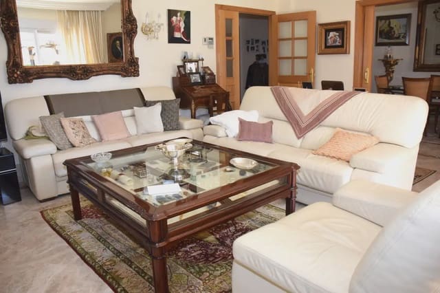 5 soveværelse Semi-Rækkehus til salg i Santa Clara, Marbella med swimmingpool garage - € 1.500.000 (Ref: 9838514)