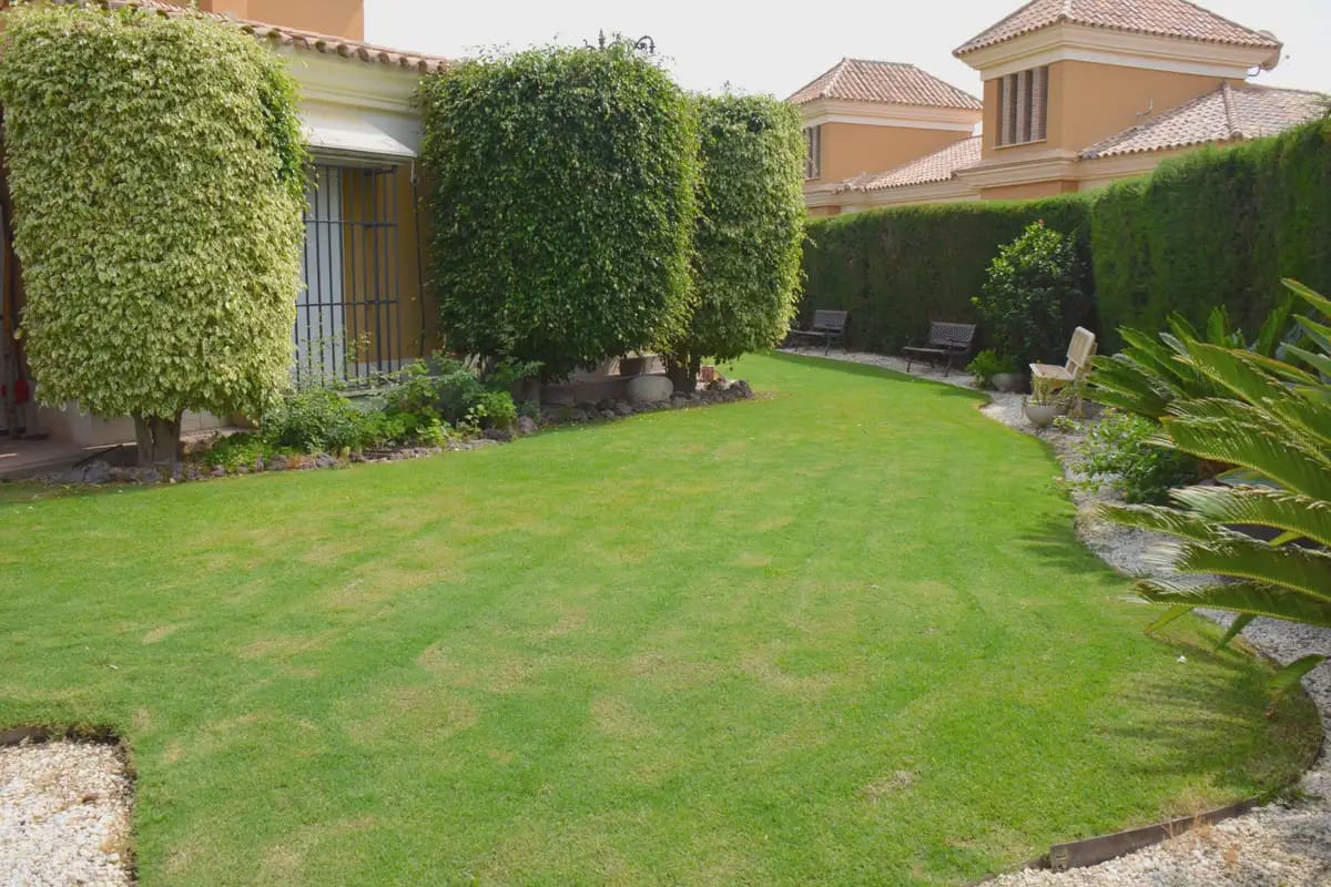 5 soveværelse Semi-Rækkehus til salg i Marbella med swimmingpool garage - € 1.500.000 (Ref: 9838514)