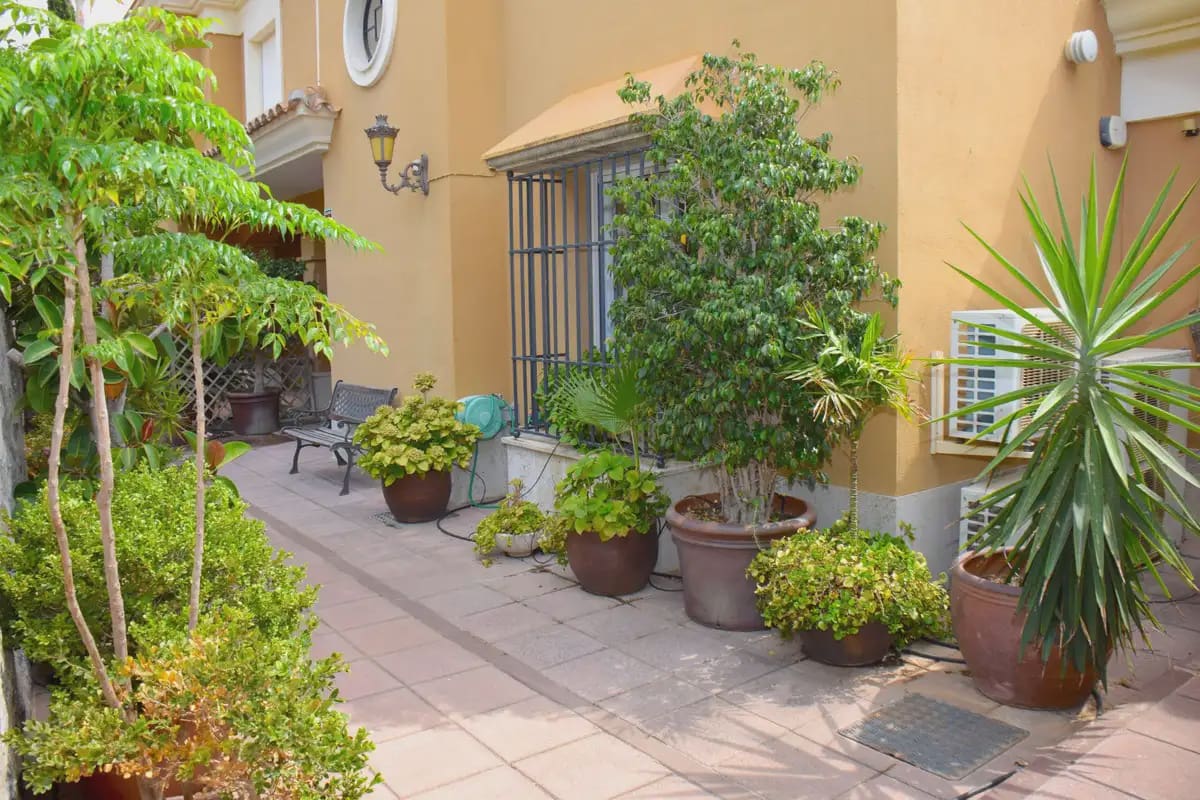 5 soveværelse Semi-Rækkehus til salg i Marbella med swimmingpool garage - € 1.500.000 (Ref: 9838514)
