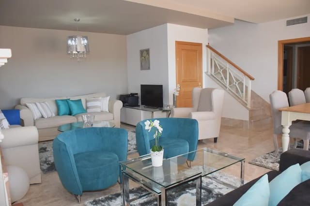 2 soveværelse Semi-Rækkehus til salg i Santa Clara, Marbella med swimmingpool garage - € 695.000 (Ref: 9838515)