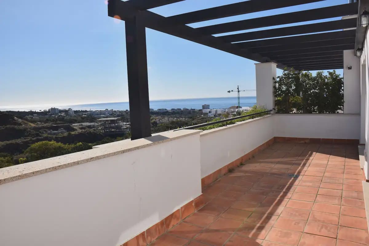 2 soveværelse Semi-Rækkehus til salg i Marbella med swimmingpool garage - € 695.000 (Ref: 9838515)
