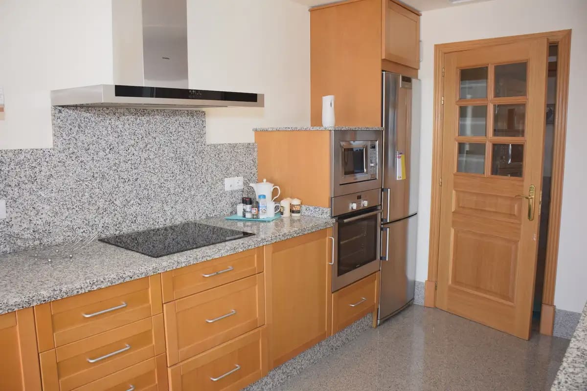2 soveværelse Semi-Rækkehus til salg i Marbella med swimmingpool garage - € 695.000 (Ref: 9838515)