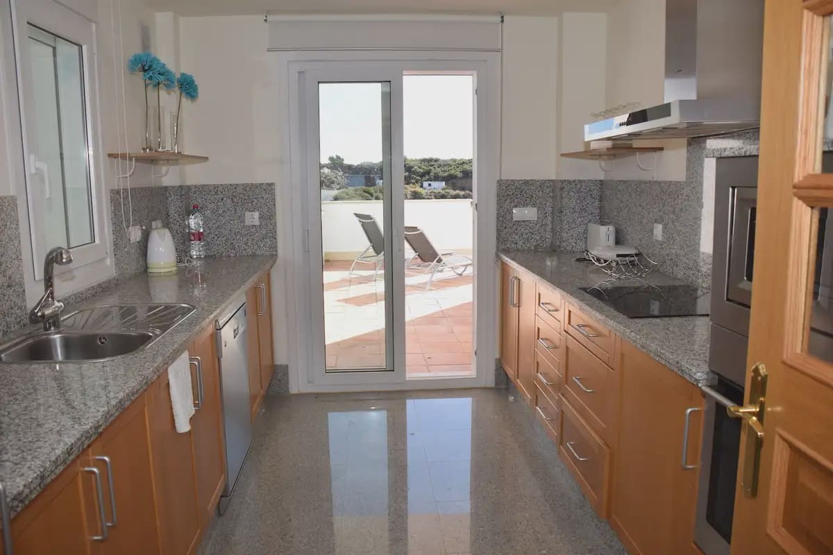 2 soveværelse Semi-Rækkehus til salg i Marbella med swimmingpool garage - € 695.000 (Ref: 9838515)