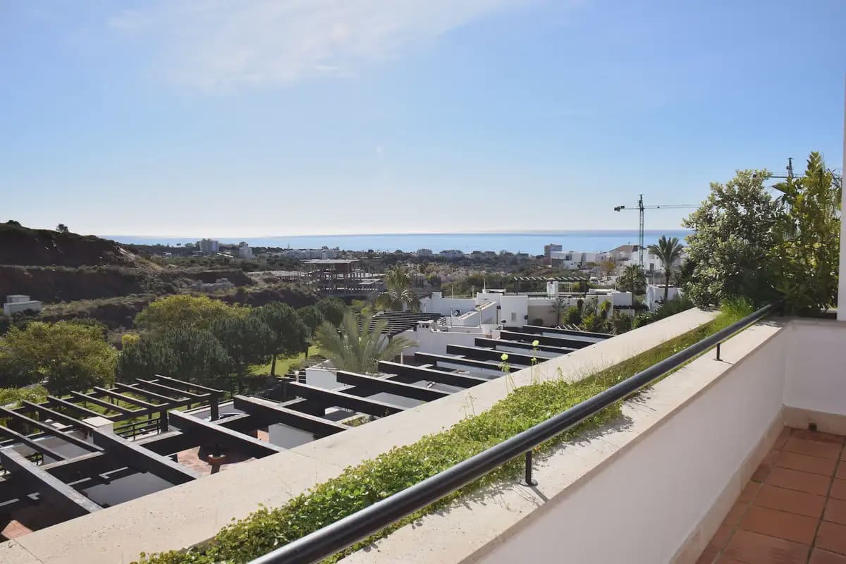 2 soveværelse Semi-Rækkehus til salg i Marbella med swimmingpool garage - € 695.000 (Ref: 9838515)