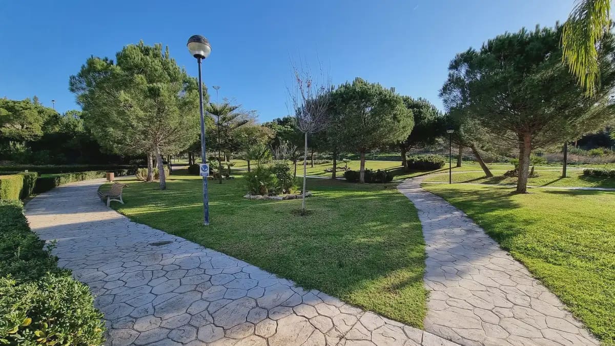 2 soveværelse Semi-Rækkehus til salg i Marbella med swimmingpool garage - € 695.000 (Ref: 9838515)